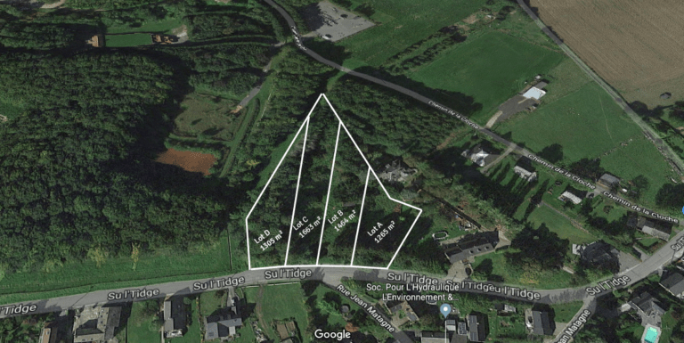 Vue aérienne du paysage rural de Vedrin avec superposition numérique d'un triangle blanc reliant trois points intitulés 